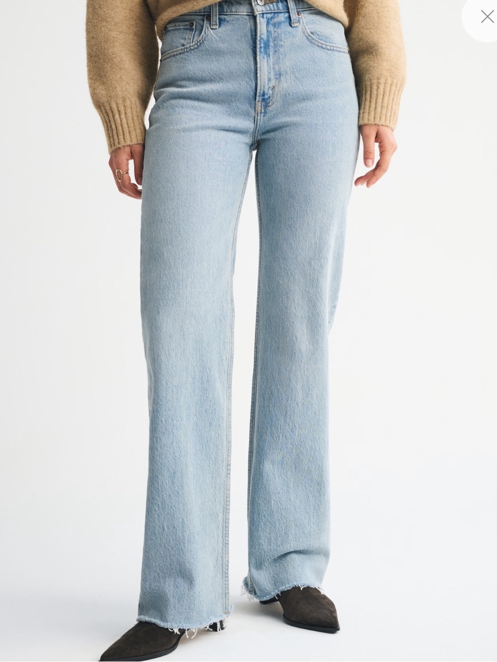 NWT Light Wash High-Rise Straight Jeans - Light Blue